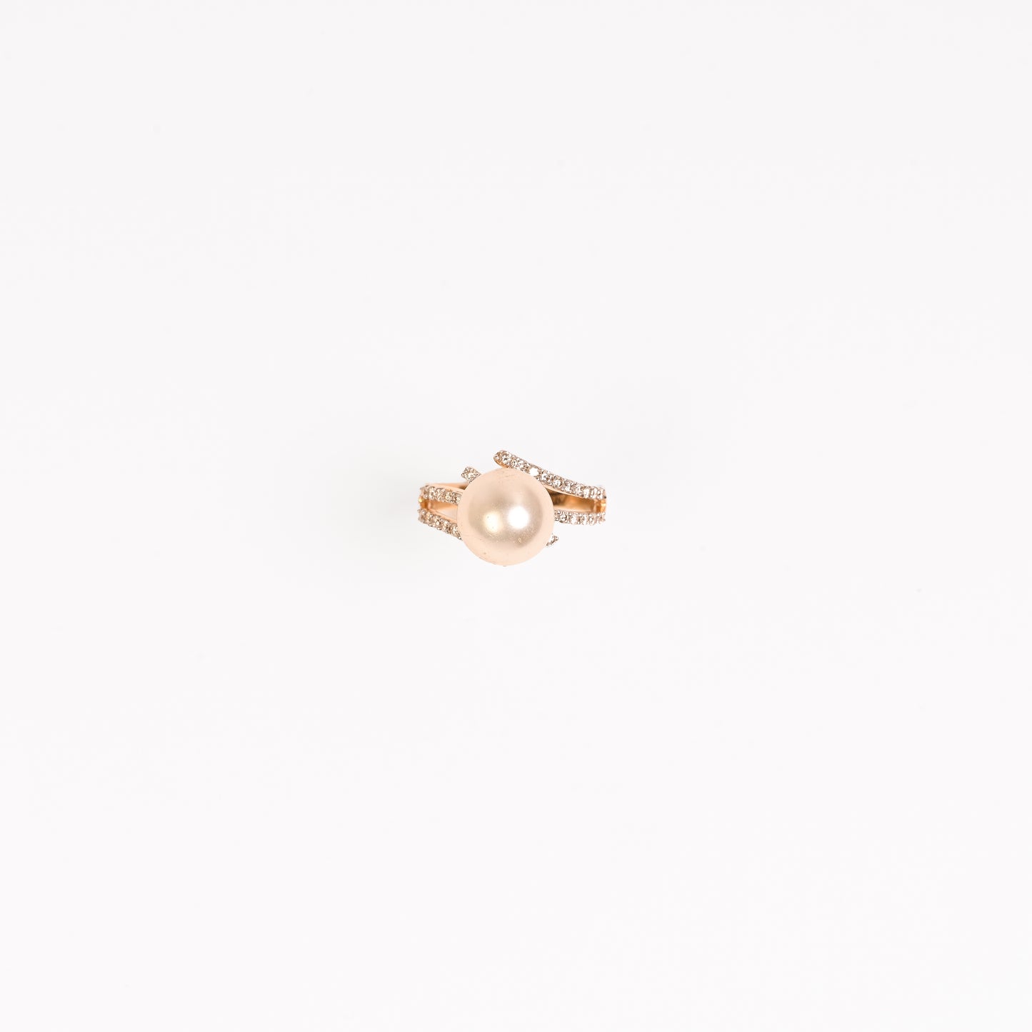 Magic Unflappable Pearl Studded Gold Ring
