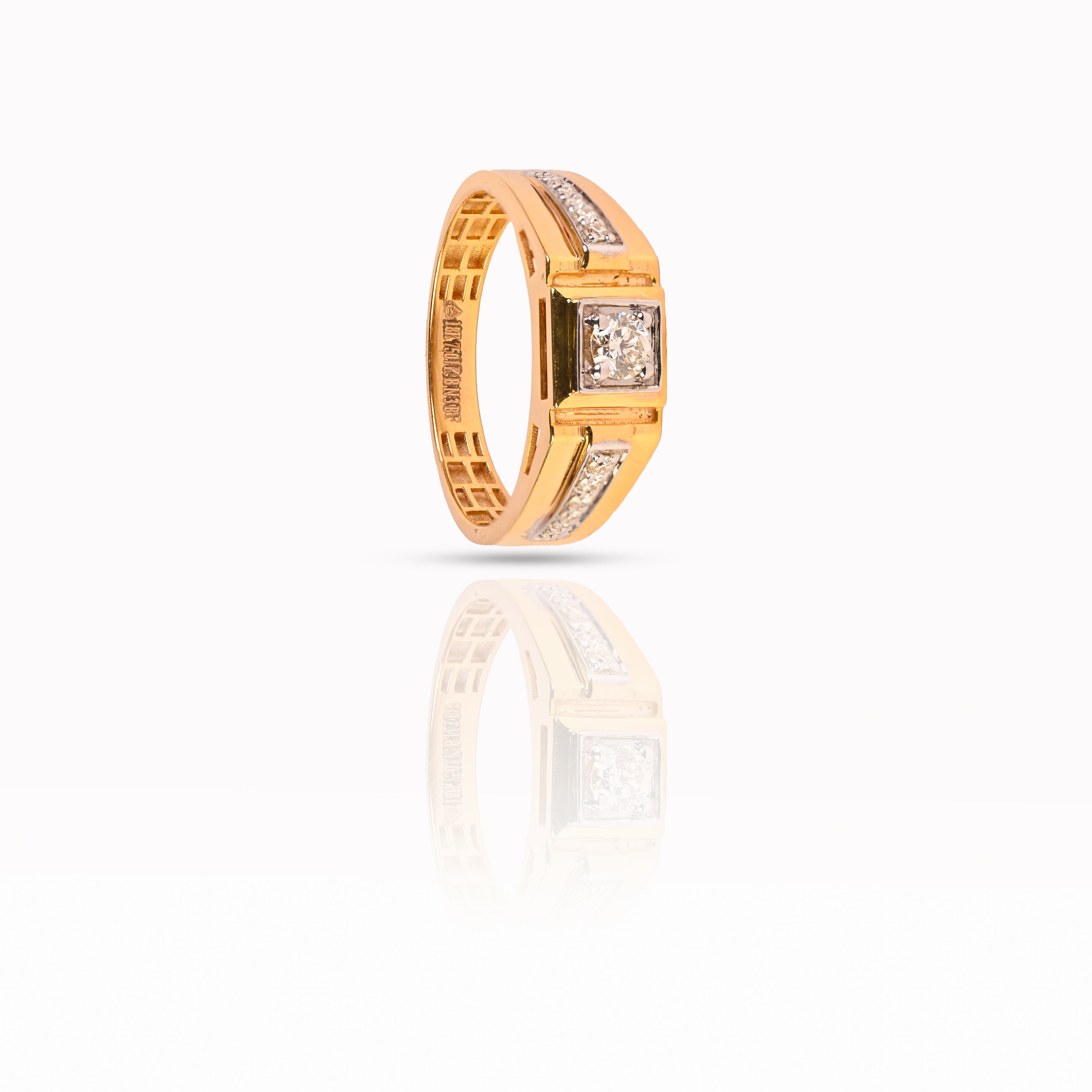 Magic Traditional Shimmering Diamond Ring