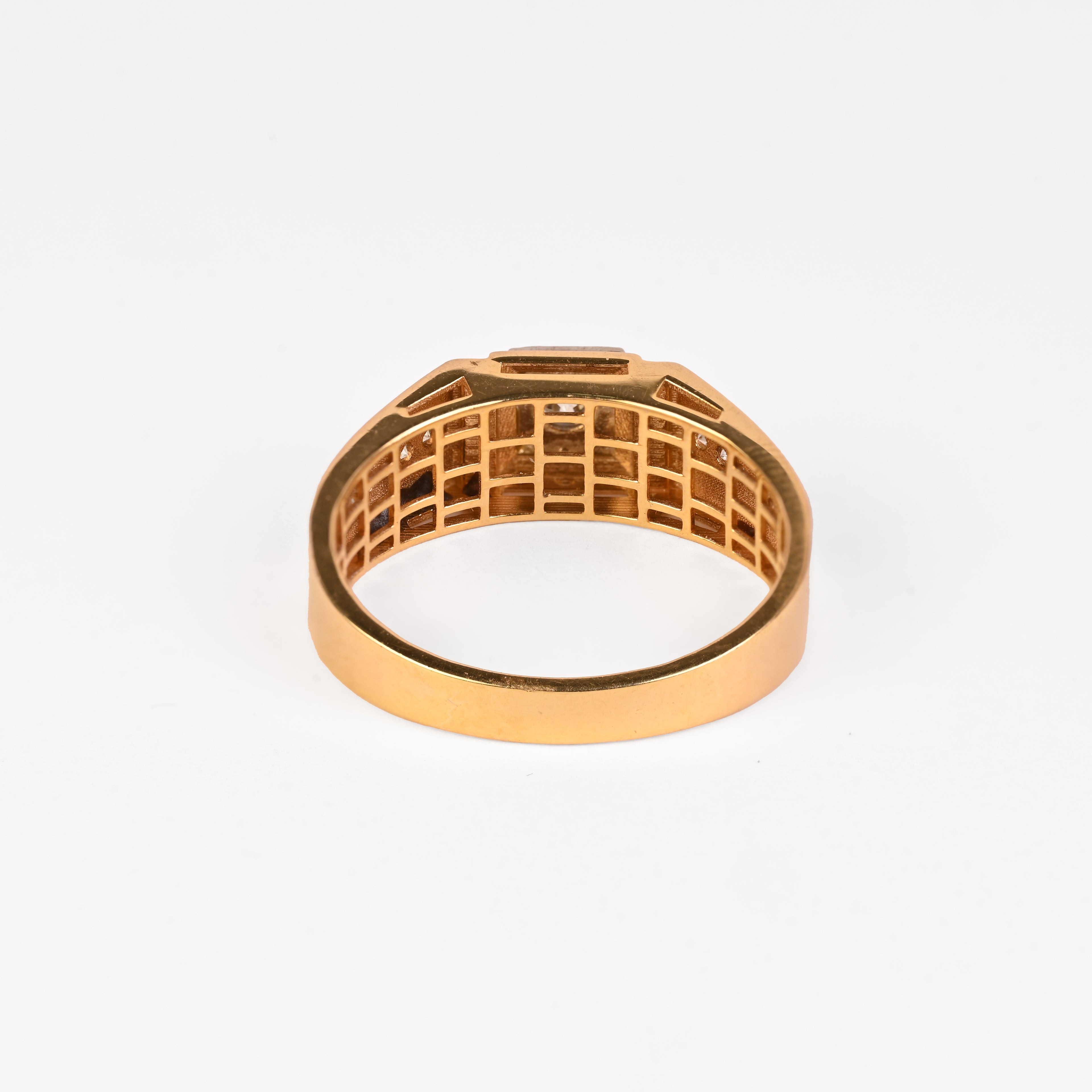 Magic Traditional Shimmering Diamond Ring