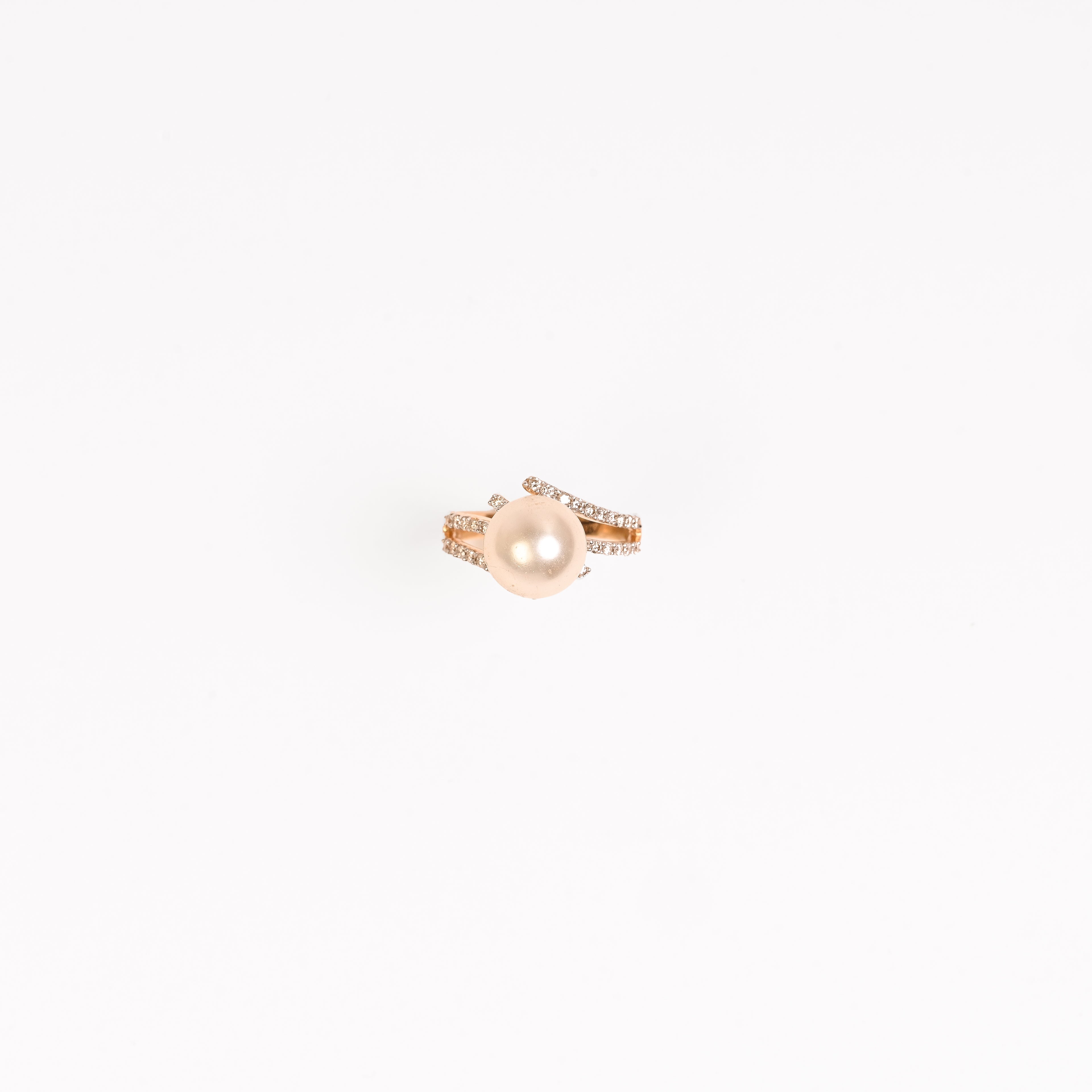 Magic Unflappable Pearl Studded Gold Ring
