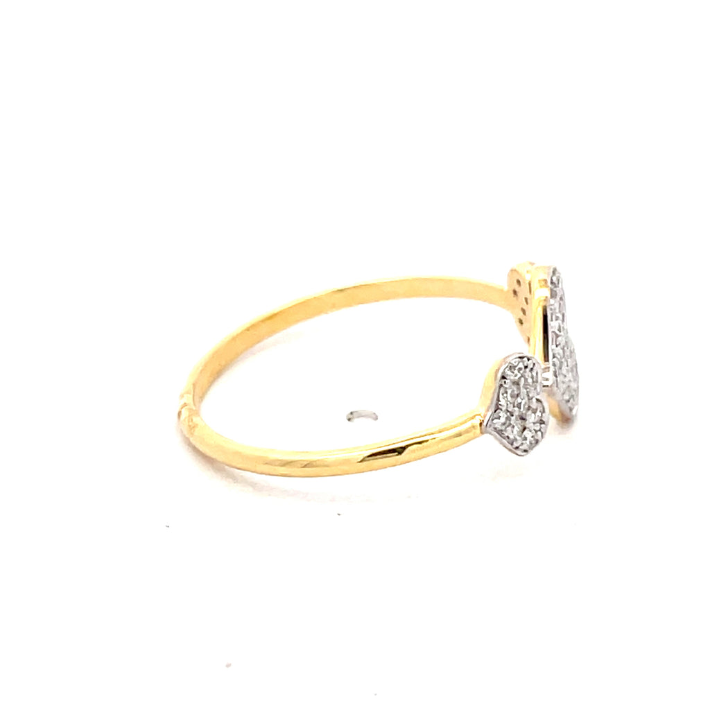 Yellow Gold ringe with Heart-Shaped Diamond Accents