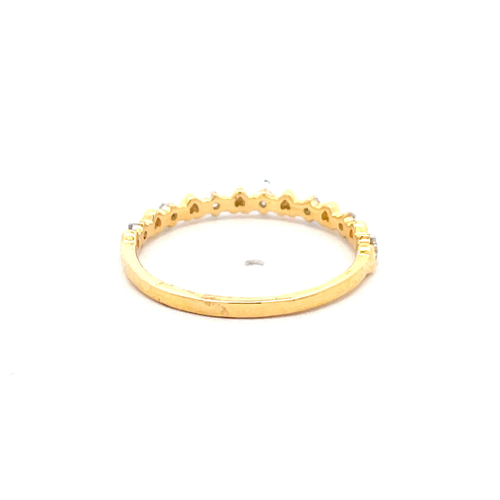Yellow Gold Band Ring with Round Brilliant Cut Diamonds