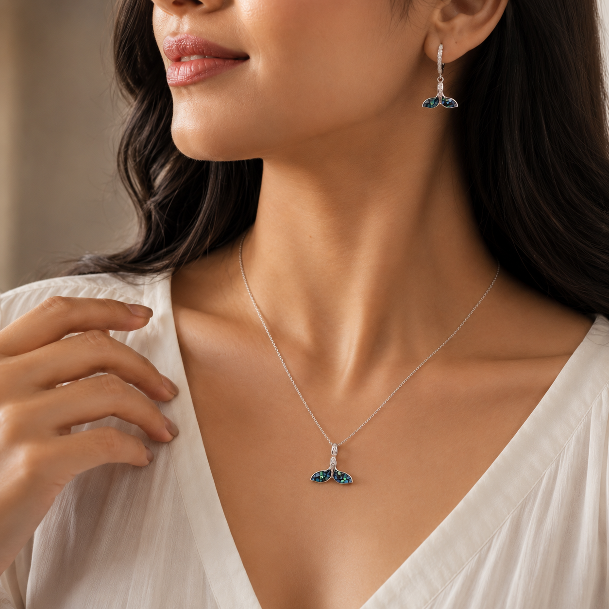 Whale tail pendent set